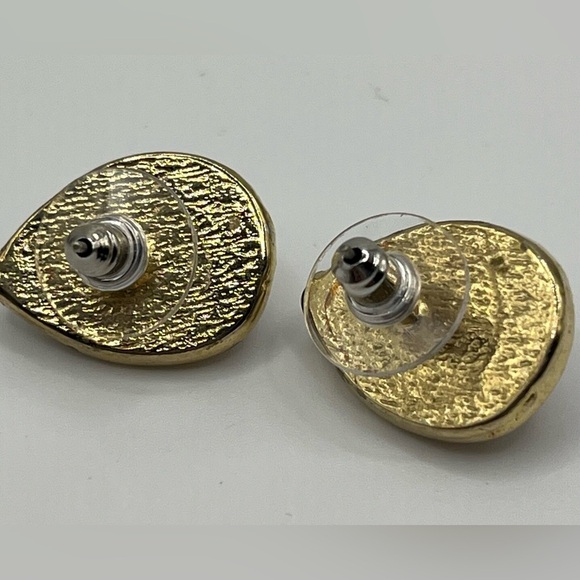Vintage Style Gold Tone Garnet Red Teardrop Stud Earrings - Picture 3 of 3